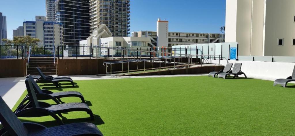High Floor Ocean View At Surfers Paradise - Hotel Studio Gold Coast Kültér fotó