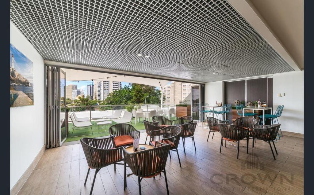 High Floor Ocean View At Surfers Paradise - Hotel Studio Gold Coast Kültér fotó